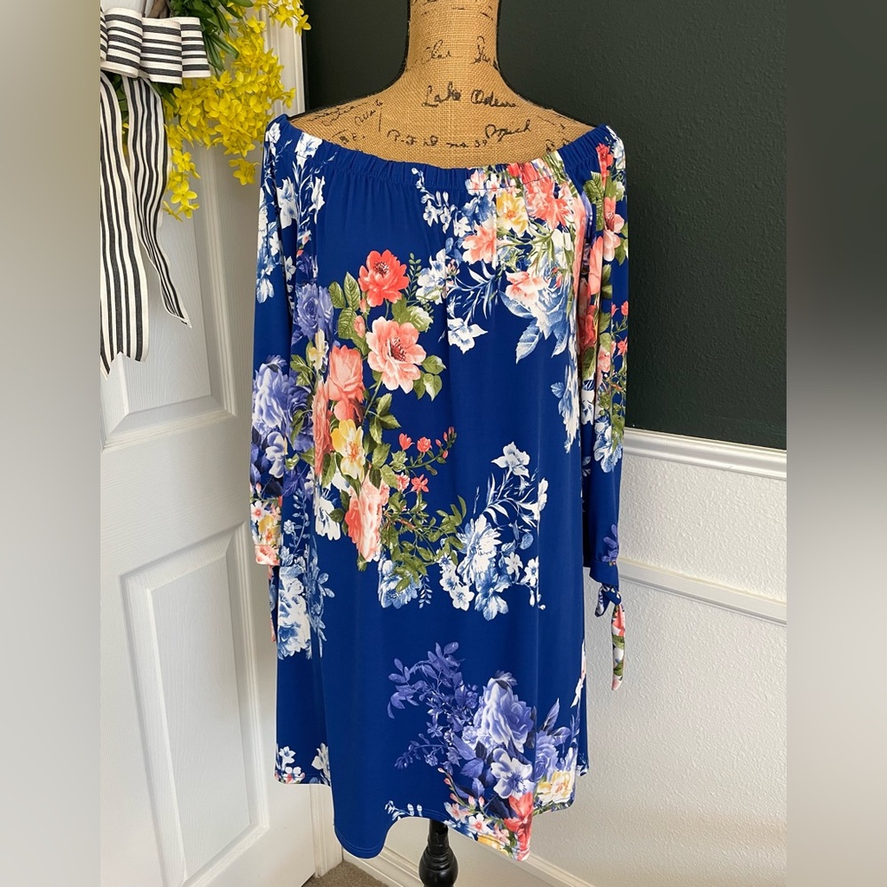 Off the shoulder blue floral dress size L